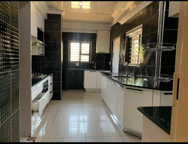 3 bed property to rent in SILVERTON